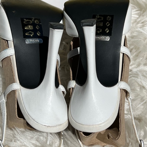 💖Vintage white pointed closed toe hight heel pumps - Picture 9 of 11